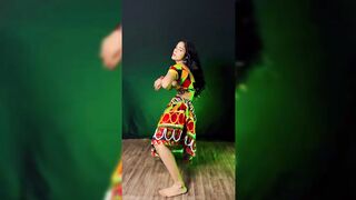 Indian Girl Mahira Chaurasia Dance