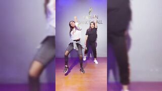 Indian Girl Raveena Choudhary Dance