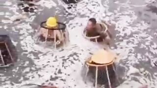 Unbelievable! Catching Fish with Bare Hands Using an Ancient Technique!
