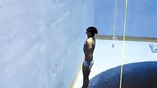 Ce Gars A Plongé De Plus De 25 Mètres ????