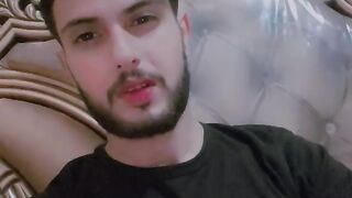 Aaj bajar se biwi ke liye gajre ki dili hai