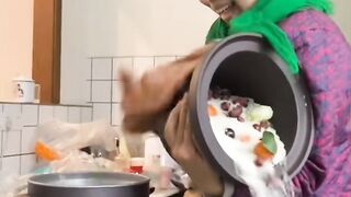 #FunnyVideos#LOL#Comedy#LaughOutLoud#FunTime#Hilarious#ViralVideo#TrendingNow#MemeCulture