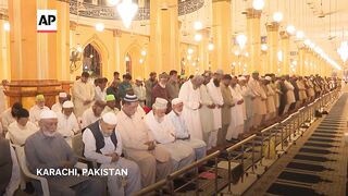 Ramadan begins in Pakistan with prayers.