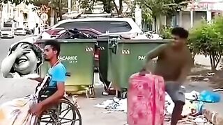 AWALNYA PRIHATIN PADA PENGEMIS INI TAPI SETELAH TAHU ????