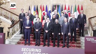 World leaders pose for group photo at Ukraine war summit in London.