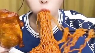 Wanna_eat_like_her----_Eat_or_pass_____Follow_me_on_@foodiebengalibd_Follow_me_o.