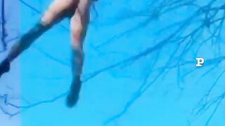 Instintos de TARZAN xD