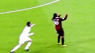 RONALDINHO GÀUCHO  HUMILHANDO SERGIO RAMOS
