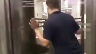 A Un PiE se Quedó...