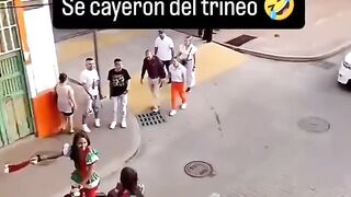 LA DEJO EL TRINEO..XD