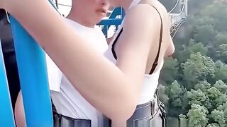 loncat sama cewek cantik