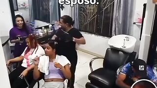 Explotion en peluquería..XD