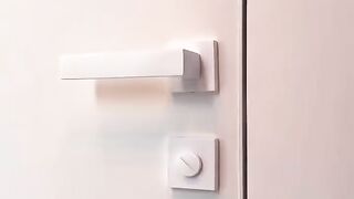 نعم، تمتلك القطط الصغيرة إحساسًا أساسيًا بالخطر، ولكن