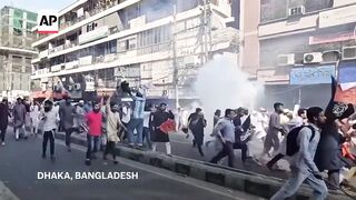 Bangladesh police use batons and teargas to disperse protest by Hizbut Tahrir.