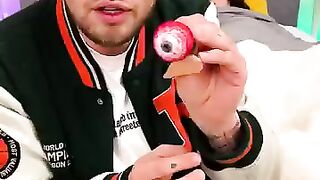 Prank bola mata lepas ke pacar