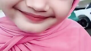 "How beautiful she is, this girl ❤️????????????."