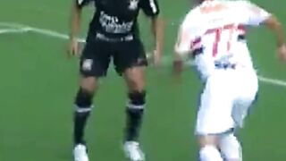 A ARTE DE DRIBLAR DOS BRASILEIROS