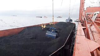 Coal loading in the barge