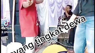 Goyang CETAR Bikin Penyanyi Gemetar