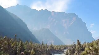 Sri Lanka's Mountain Mystique: Where Rivers Dance Between Giants ????️✨ | Travel Bee Sri Lanka