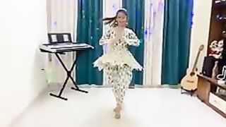 Anushka Singh ki dancing