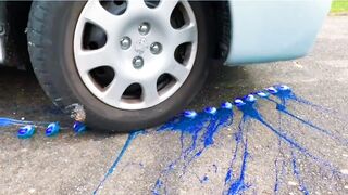 Esmagando coisas crocantes e macias de carro! - EXPERIMENTO: MELANCIA VS CARRO