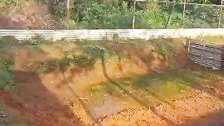 CARA SEKAT/MEMBAGI KOLAM TANAH DENGAN CEPAT DAN RAPIH