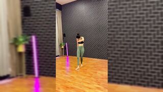 Indian Star Sini Shetty Dance
