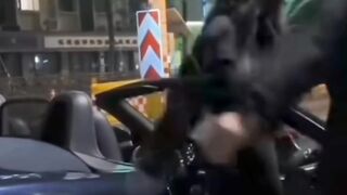 Akhir 1 aurat ko mard say chahyi kya hota??