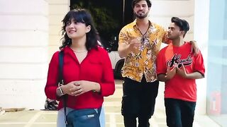 খুবই চমৎকার একটা ভিডিও হাসতে হাসতে পাগল হয়ে যাবেন