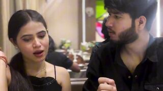 দেখুন আর হাসতে থাকেন