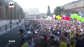 Runners in Rome marathon hold 42 seconds of silence for Pope Francis.
