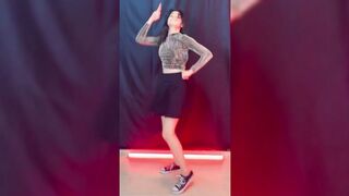 Inndian Girl Hansika Gupta Dance