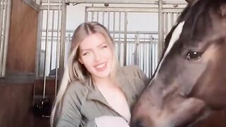 HORNY HORSE ! ! !