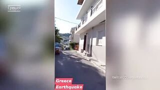 Сильное землетрясение разрушило церковь в Греции.