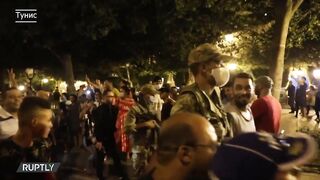 Ноаости срочно в Тунисе В столицу ввели войска, границы закрыли, премьера убрали
