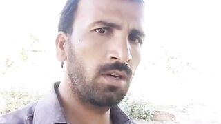 vah pagali 4 din se mera WhatsApp number mang rahi hai