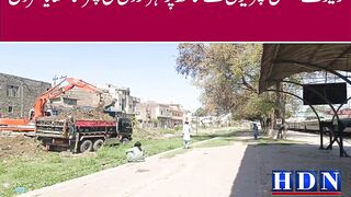 ریلوے اسٹیشن گجرات کے پلیٹ فارم اور پٹریوں کے ساتھ عرصہ دراز سے ع