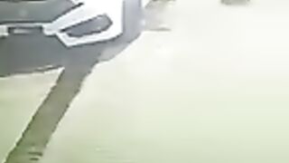 Car ???? ki tanki full krwa ke petrol pump say farar