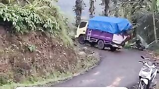 Akibat Truk Rem Blong