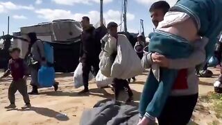 وهم جائعون صائمون، وتحت زخات الرصاص وفوهات الدبابات