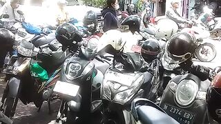 Belanja kepasar sebelum hariraya suasananya sudah ramai