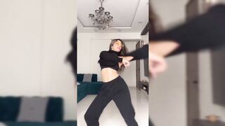 Indian Girl Somya Daundkar Dance