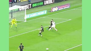 Goal indah hasil umpan yang akurat