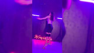 Indian Girl Anushkaa Luhar Dance