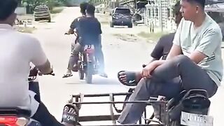 kasihan temenya hahaha...
