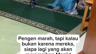 biarkan mereka bercanda