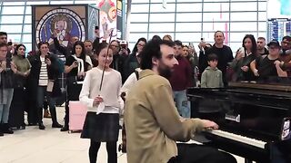 الأختان المعجزتان، ١١ و٨ سنوات، تعزفان معي موسيقى فيفالدي وينتر! أداء مذهل.mp4