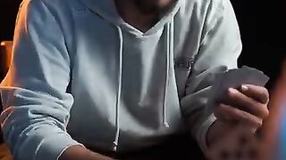 للأسف كلشي كيشوف النقطة الكحلة????❤️