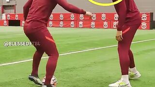 Van Dijk's Secret to his Defense